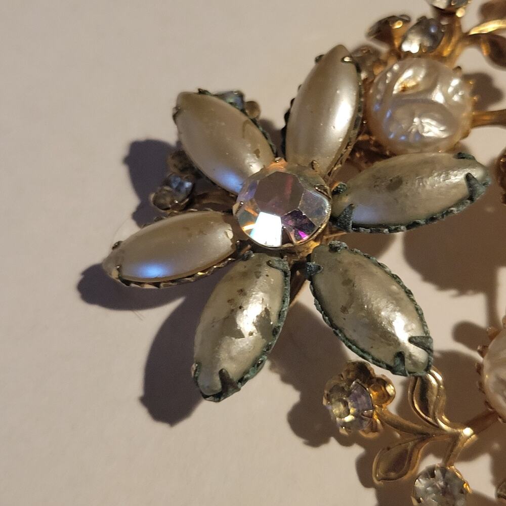 Vintage Gold Tone Faux Pearl & Rhinestone Floral Brooch Pin Iridescent Flower AB - Picture 12 of 15